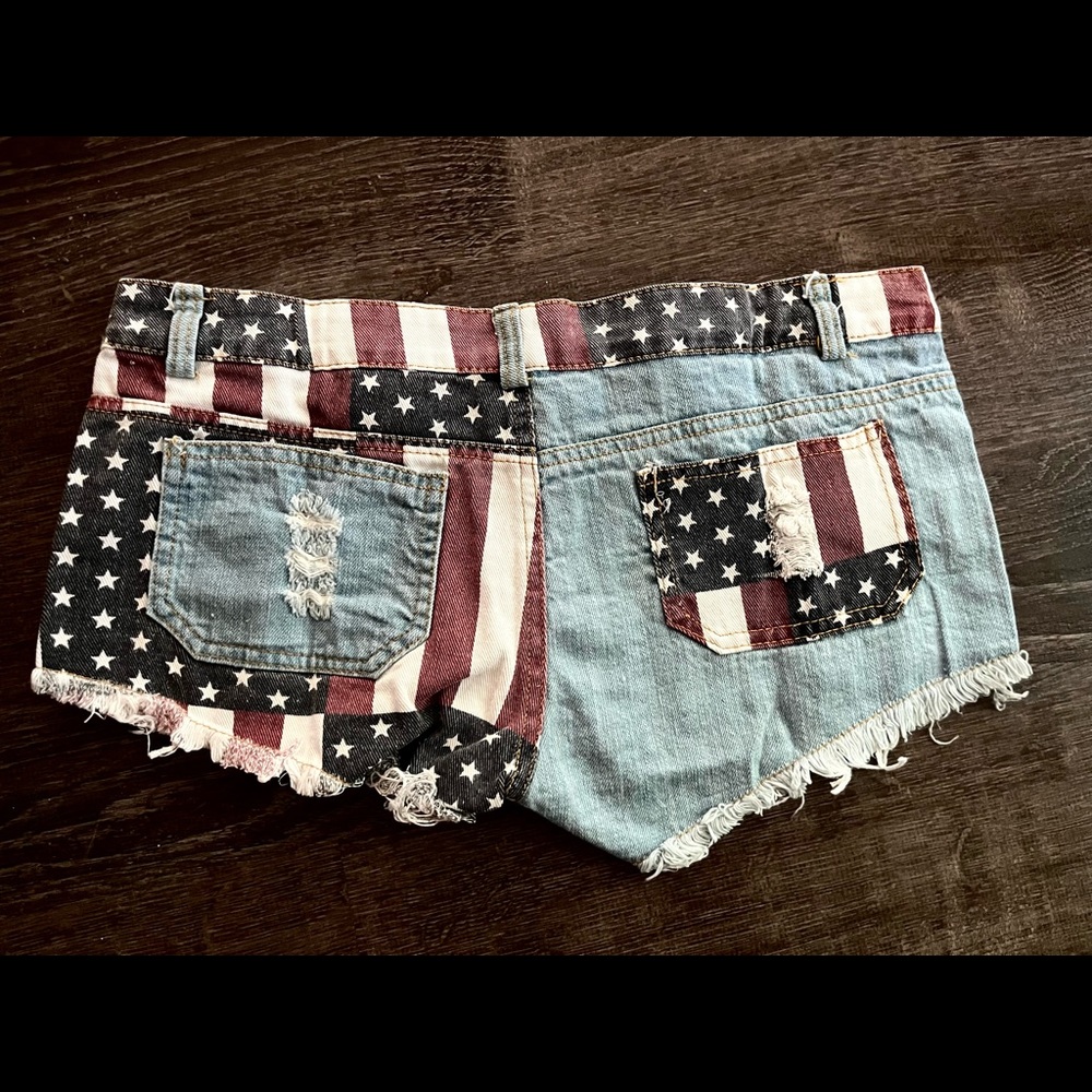 Womens size Medium Red White & Blue Shorts with Stars & Stripes